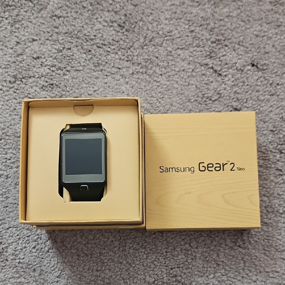 Samsung Gear 2 Neo Smartwatch in Black